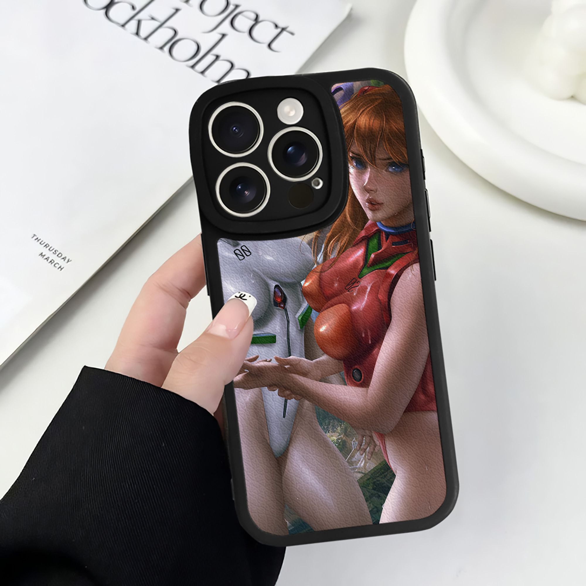 （画像用） EVA 新世紀エヴァンゲリオン 【iPhone 16シリーズ対応】シリコンスマホケース（レザー調） 材質：シリコン